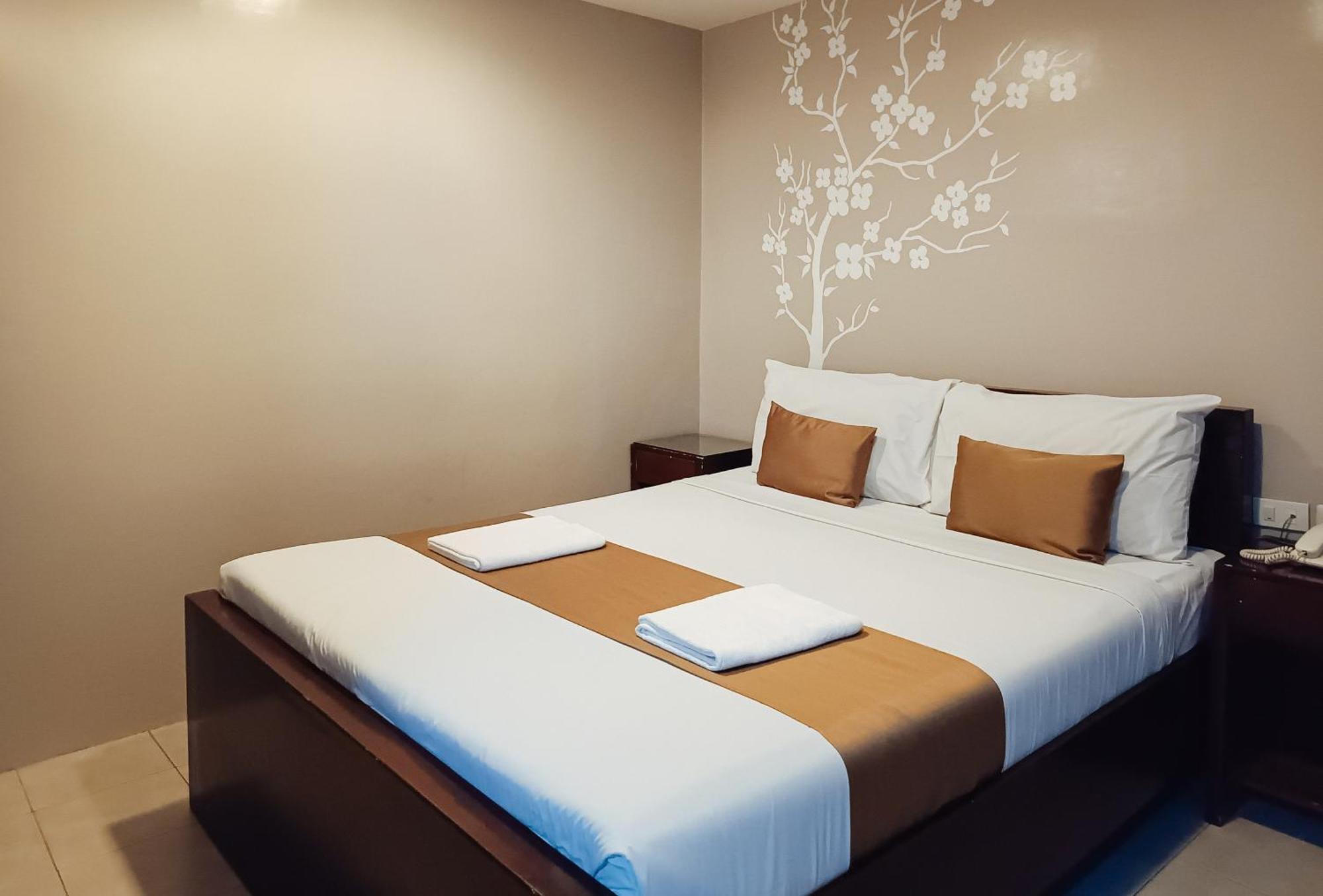 Hotel Juliana By Reddoorz Tuguegarao City Exterior photo