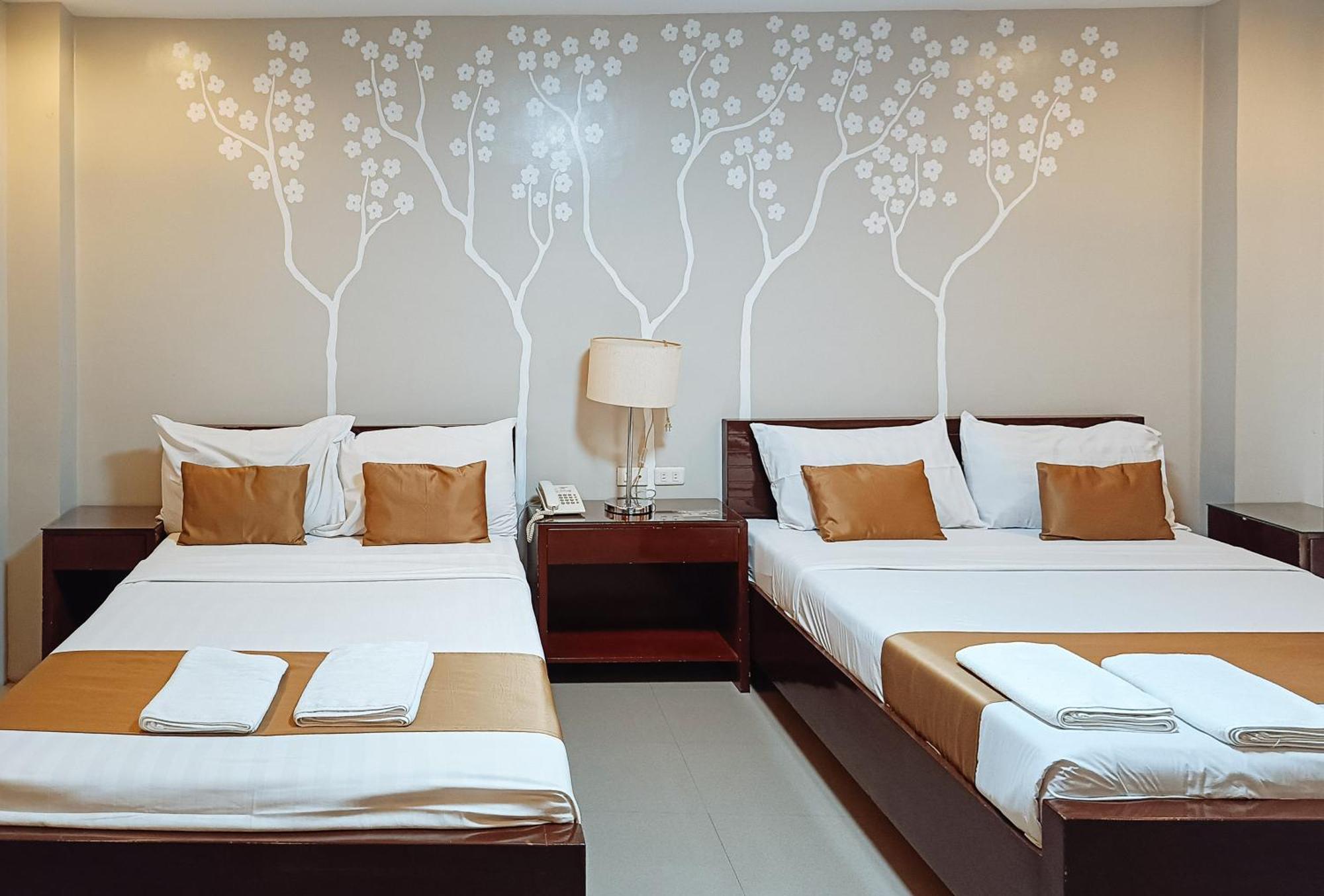Hotel Juliana By Reddoorz Tuguegarao City Exterior photo
